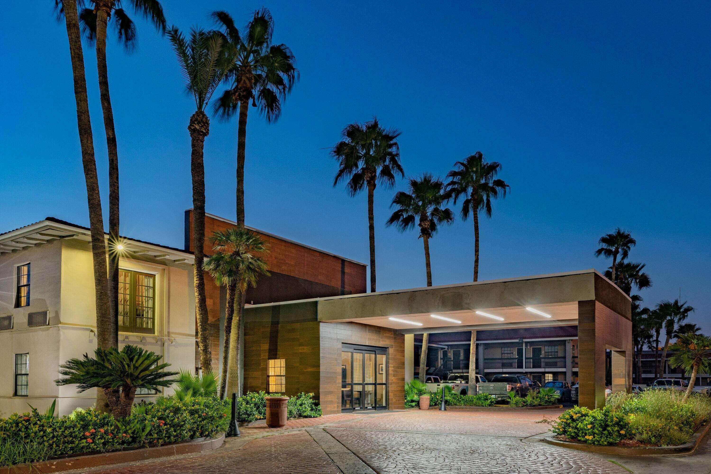 Where to Stay Near Laredo Parks & Recreation: 4 Airport Hotels