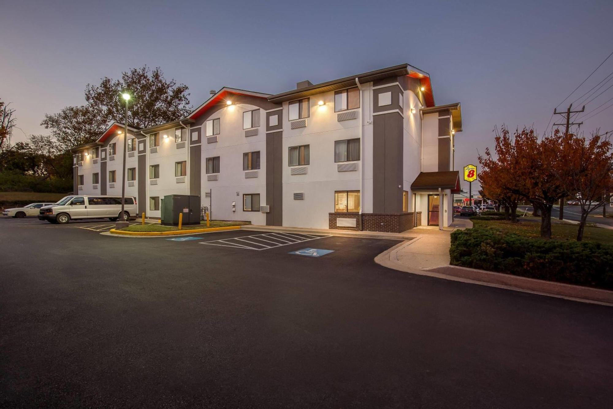 5 Top-Rated Budget Hotels In Washington D.C. Area
