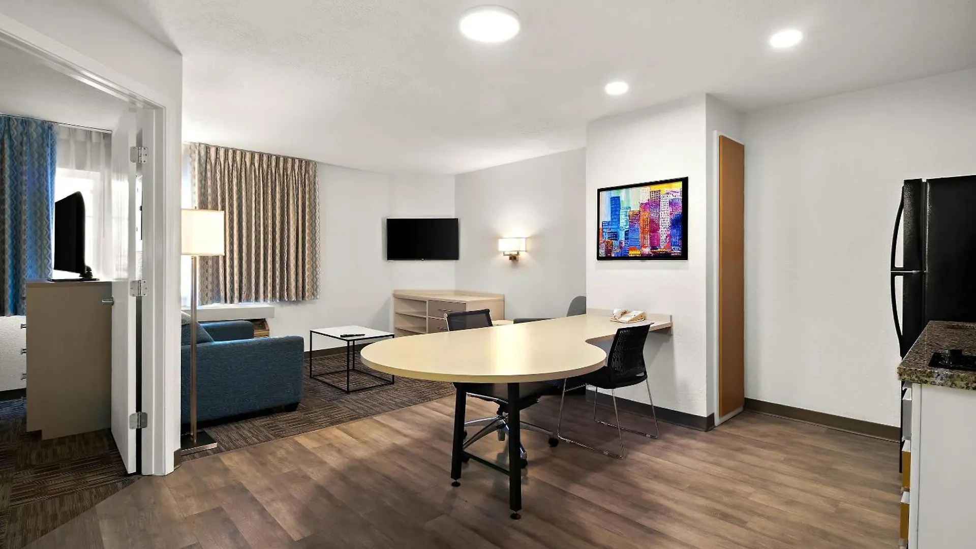 4 Smart Hotels Near Audubon Center for Birds of Prey Worth Booking