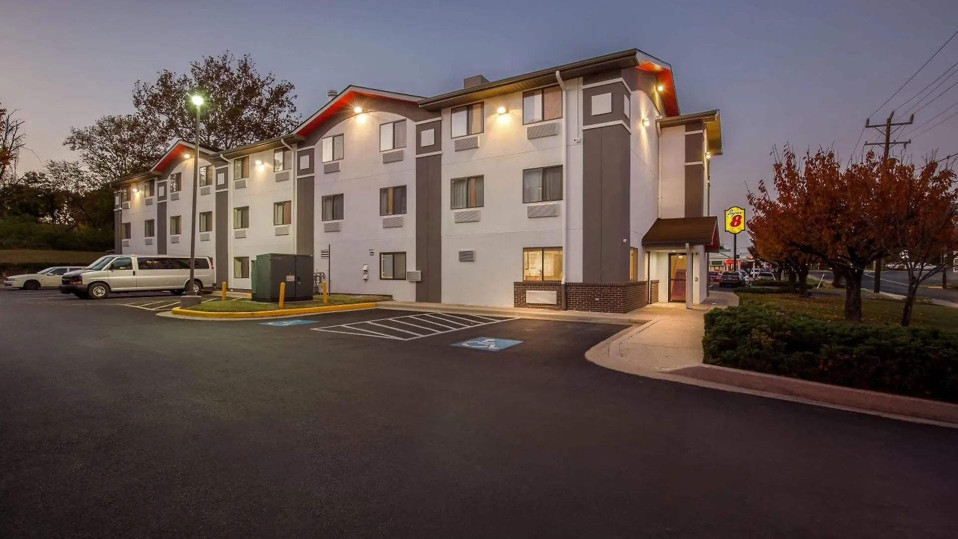 5 Top-Rated Budget Hotels In Washington D.C. Area