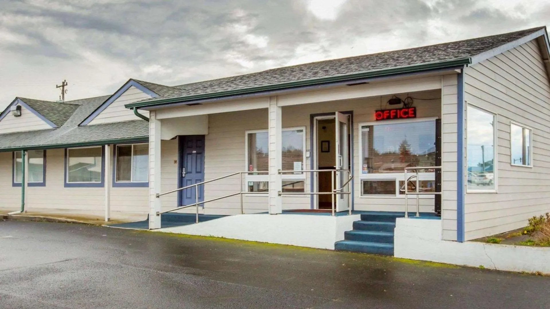 Where to Stay Near Oregon Coast Aquarium: 4 Central Hotels