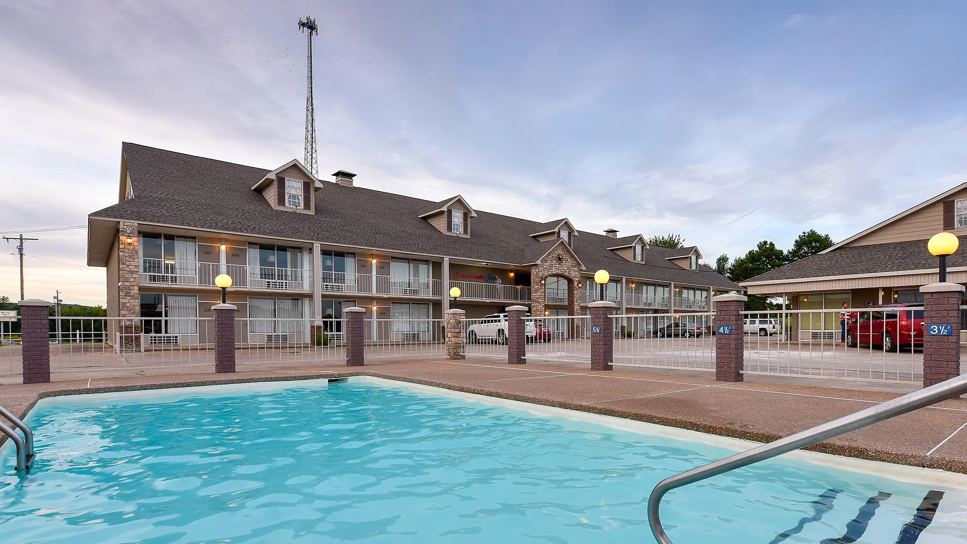 Staying in the Ozarks: 6 Free WiFi Hotels Compared