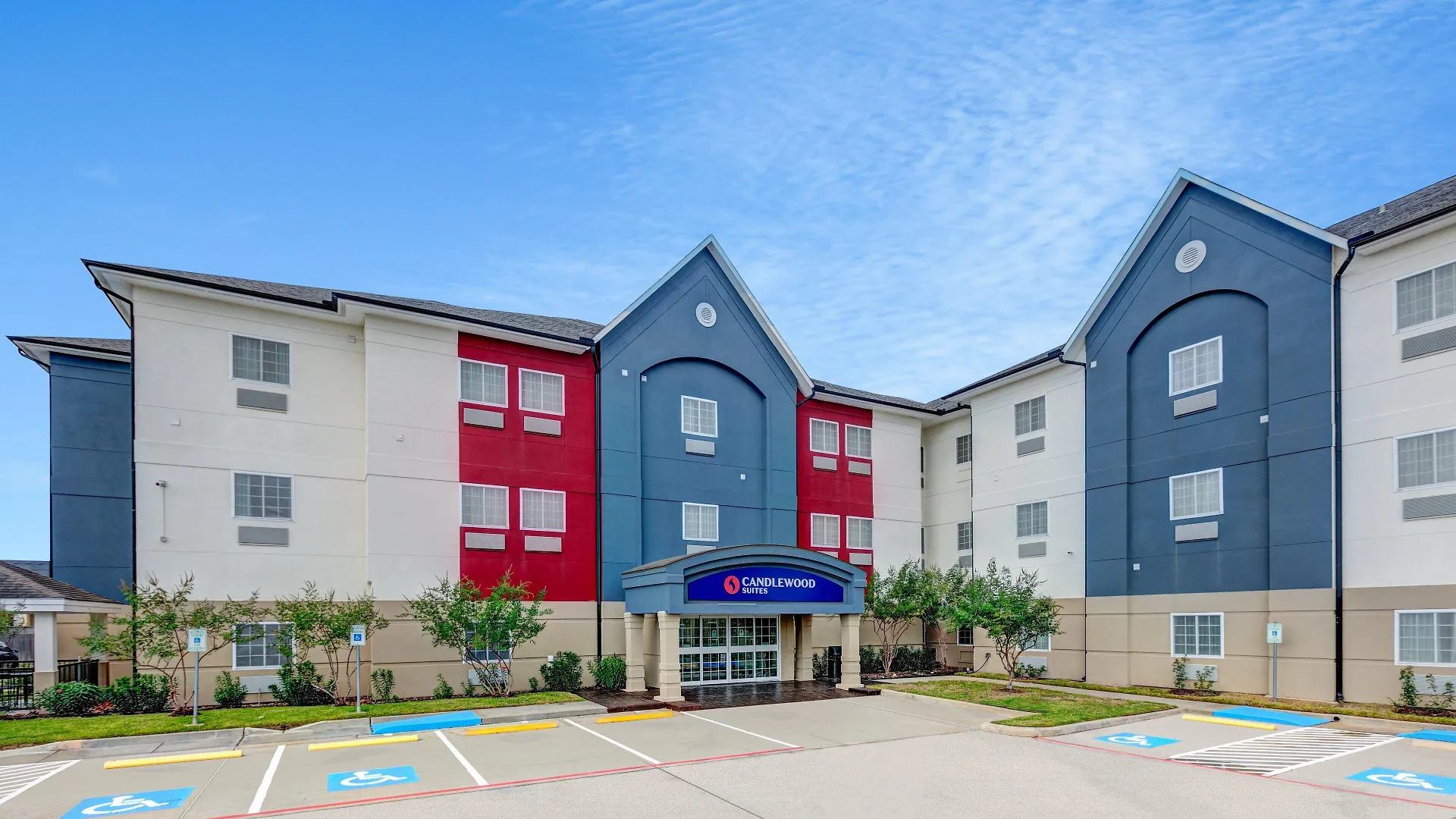 4 Hotels Close to Mac Lean Park That Deliver Real Value