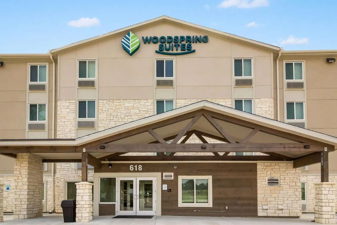 Where to Stay in Lake Jackson: 4 Best 2-Star Hotels